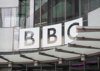 La BBC met en lumière les erreurs des chatbots IA dans les résumés d&rsquo;actualités