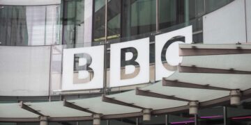 La BBC met en lumière les erreurs des chatbots IA dans les résumés d&rsquo;actualités