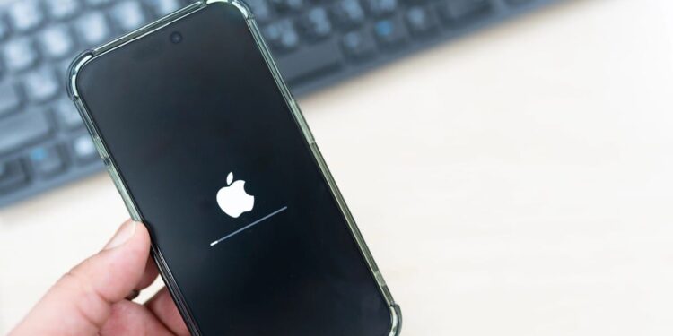 iOS 18.4 : Les anciennes applications réapparaissent sur les iPhones